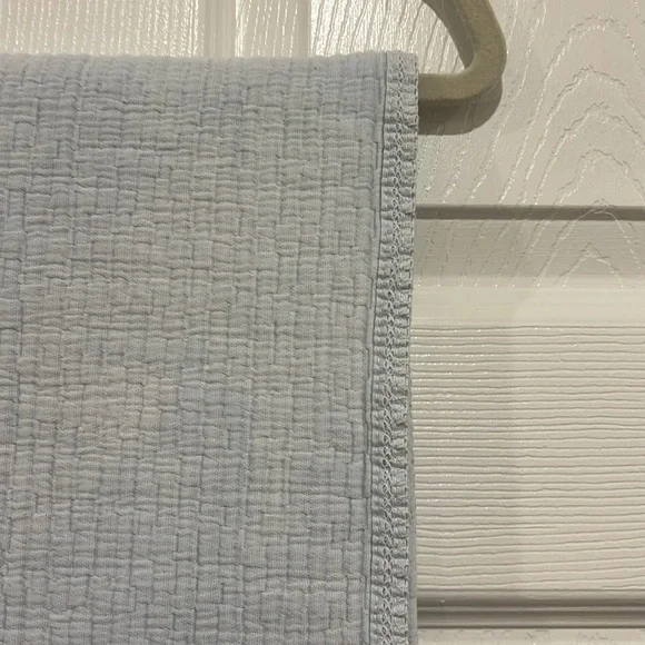 Pottery Barn Kids 100% Organically Grown Cotton Blanket - Picture 2 of 4